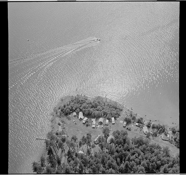 Lipno?  Na obálce: Originály, Orlík (škrtnuto), rybníky, Lipno, Pole II. letecký snímek
