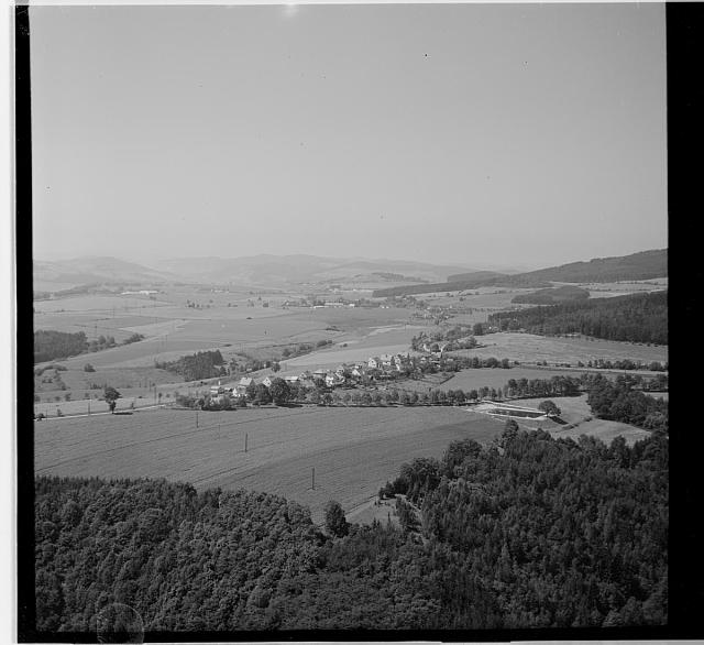 Horní Koruna v roce 1963  Na obálce: 11 zřicenina (škrtnuto), + Zlatá Koruna určil J. Šponar, Dškujeme Prachatice,letecký snímek