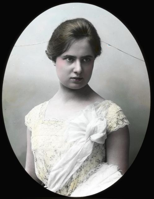 slečna s vějířem, Marie Záhořová Němcová   portrét,žena,vějíř