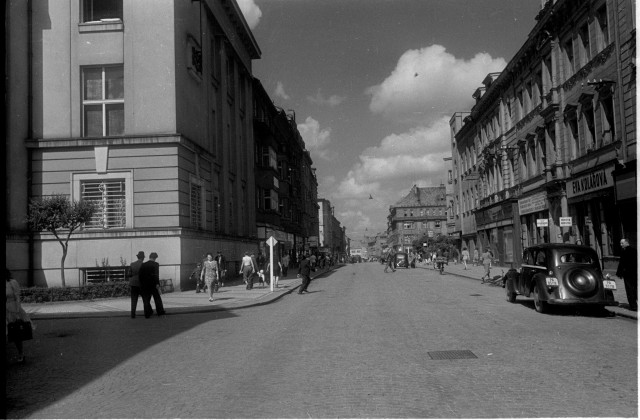 Z Křižíkova náměstí ke Komerční bance za 2. světové války   Tábor,Křižíkovo náměstí,Třída 9. května
