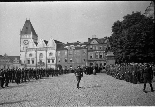 Tábor, 20.4.1934 loučení s 48/II plukem   Tábor, vojsko,náměstí,slavnost