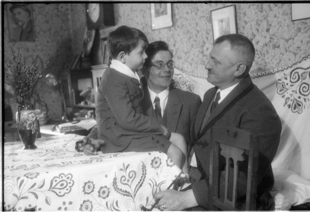 Josef Jindřich Šechtl doma s rodinou   Šechtlovi,Josef Jindřich Šechtl,Josef Šechtl,Karlovský