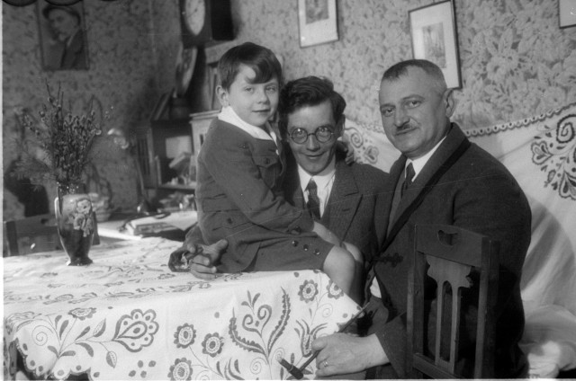 Josef Jindřich Šechtl doma s rodinou   Šechtlovi,Josef Jindřich Šechtl,Josef Šechtl,,Karlovský