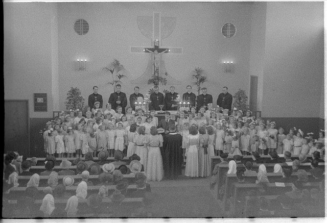 Slavnost českomoravské církve  +31.7.1931 slavnost Českomoraská církev,československá církev, chrám,Budějovická, interiér ...