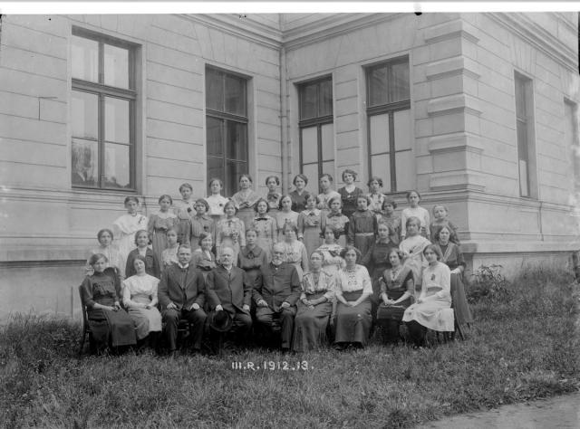 školní skupina třetí ročník 1912   škola,skupina