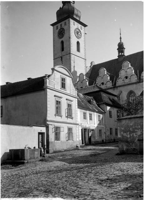 Pohled na kostel z Děkanské ulice   Tábor,děkanský kostel,náměstí