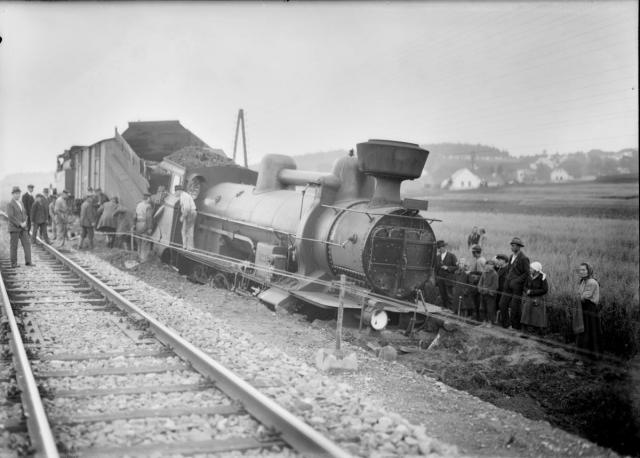 Železniční neštěstí v Chotovinách 1.8.1926   katastrofa,vlak