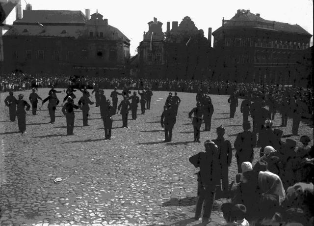 Cvičení hasičů v Táboře 1928   Tábor,Žižkovo náměstí,hasiči
