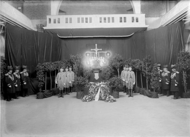 Pohřeb Jarka Posadovský 21. 6. 1928, sokolovna   Tábor,reportáž,pohřeb,Posadovský,sokol,sokolovna