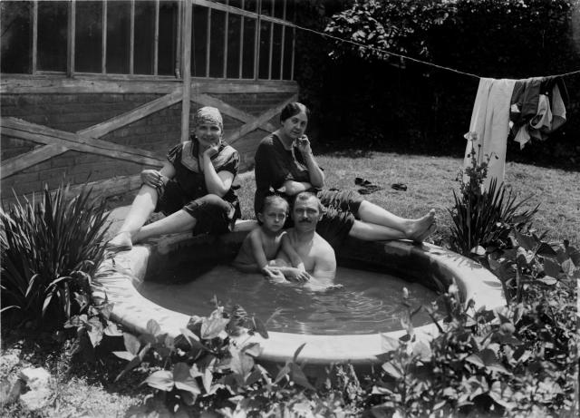Šechtlovi u bazénu   Šechtl,skupina,rodina