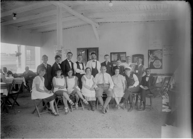 Skupina na výstavě 1929   skupina,výstava,Tábor