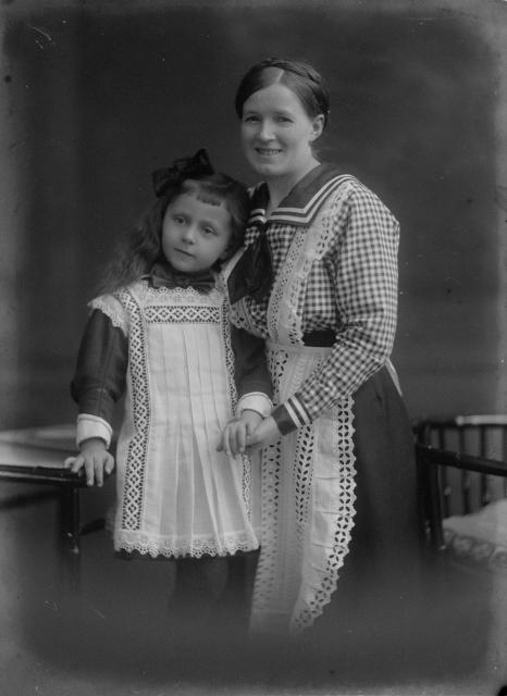 Anežka s Lidunkou, 26.11.1916   Šechtlovi,Anežka s Lidunkou