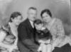 Rodinné, Lída, Josef Šechtl se synem a Boženka