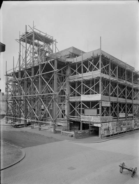 Stavba banky   stavby,banka,třída 9. května