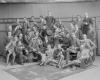 skupina Poláci bumbající u soudku s pivem 18.10. 1911