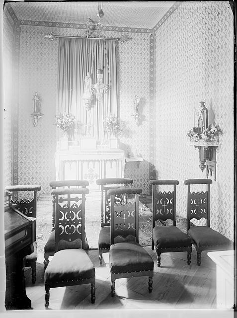Kaple na zámku Rohanlů na Choustníku  Na víku: Princ Rohan r. 1902 na Choustníku interier,zánek,Choustník,Rohan