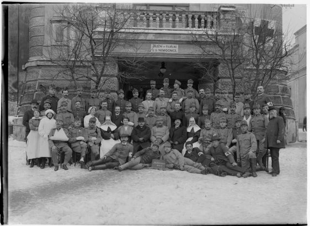 Skupina vojáků záložní a filiální nemocnice Pelhřimov  na obálce   vojsko vojenská nemocnice  Pelhřimov1914-15 sign 41 inv.č. 239 voják,Pelhřimov