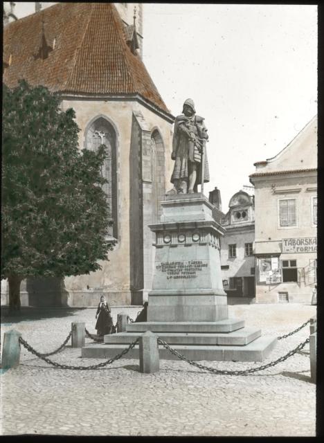 206. - A. - Žižkův pomník od Strachovkého (na náměstí)   Tábor,Žižka,náměstí