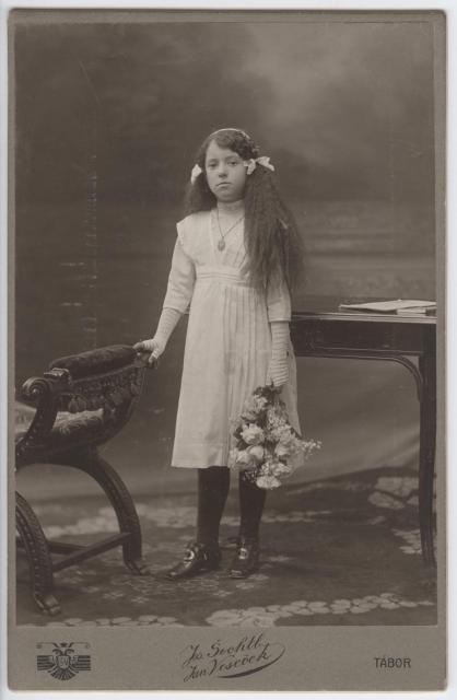 Památka na první přijímání  Fotografii věnoval Rudolf Hlava - Semily portrét,dítě