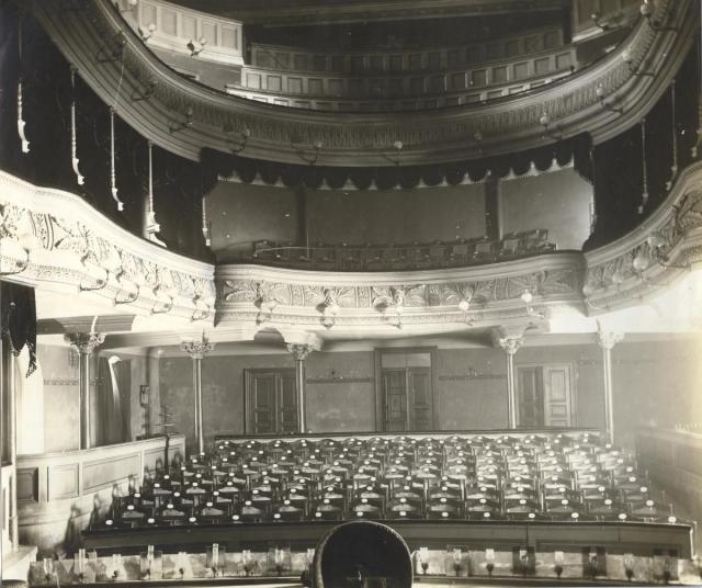 Divadlo Oskar Nedbala před přestavbou 1937   divadlo,Tábor,interier