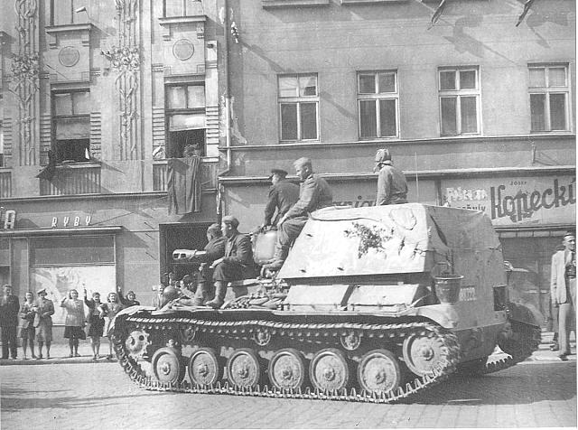 Květen 1945 Kopecký,ryby Sovětské samohybné dělo SU-76 Určil M. Uher. Díky sovětská armáda,Tábor,osvobození,uniforma,tank