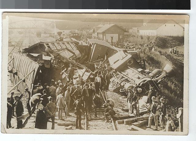 Neštěstí na nádraží  fotograf asi Rudolf vlak,Tábor,nádraží katastrofa