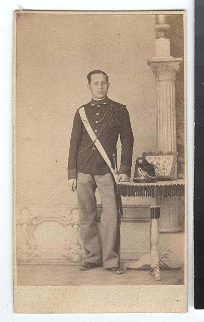 Z rodinného alba   Fotografie je z roku 1866.  Janoušek portrét,vizitka,voják, uniforma