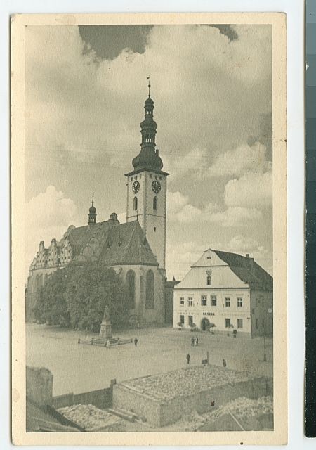 Kostel v době stavy okresního úřadu   náměstí