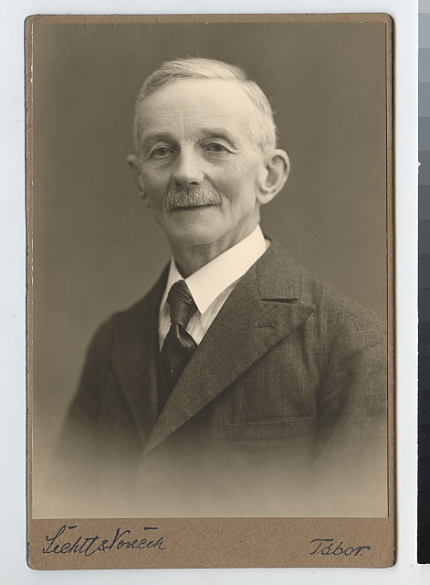 František Šimánek archivář 1875 - 1952  děkujeme za zapůjčení panu Stolinovi portrét
