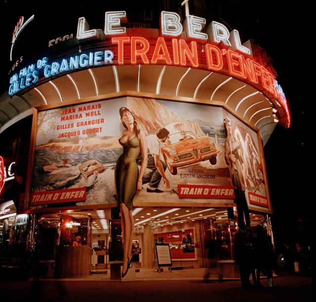Paříž, Le Berl  paříž, le berl, na nemz je videt vstup do kina by mohl pochazet z roku 1965, neb... Paříž