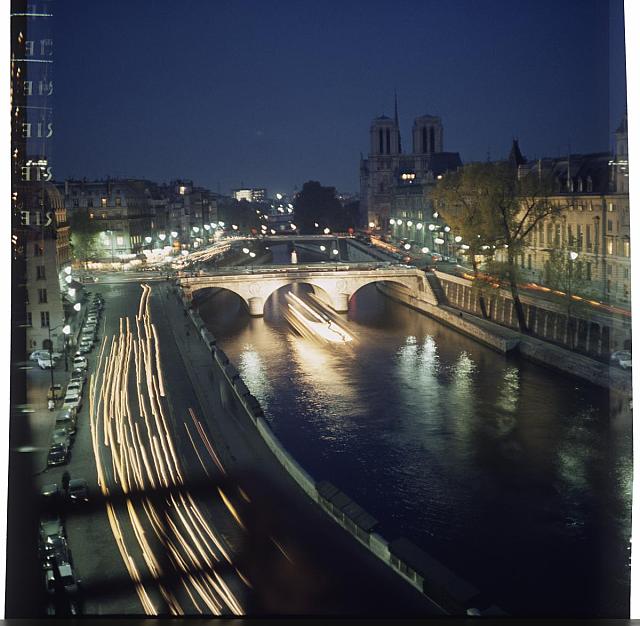 Paříž, Večerní pohled na Seinu a Notre-Dame   Paříž,Seina,Notre-Dame