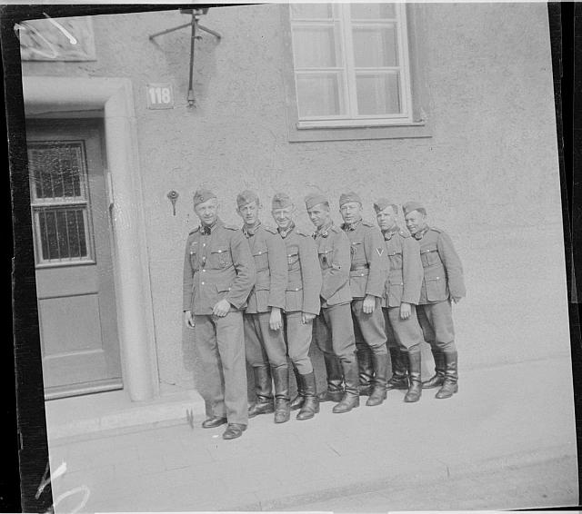 Nález v domě v Růžové ulici  Na obálce:  okupace,němečtí vojáci