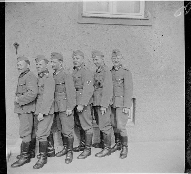 Nález v domě v Růžové ulici  Na obálce:  okupace,němečtí vojáci