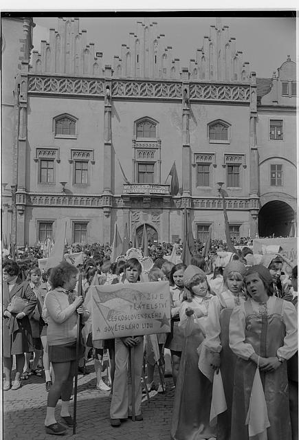 oslava ať žije přátelství československ=ho s svěrského lidu Na obálce Tábor stávka náměstí průvod Tábor