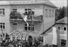 88. - Slavnost před domem Alfonse Šťastného z Padařova (in Czech), keywords: dům Alfonse Štastného z Padařova, parade, Edvard Beneš