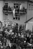 92. - Slavnost před domem Alfonse Šťastného z Padařova (in Czech), keywords: dům Alfonse Štastného z Padařova, parade, Edvard Beneš