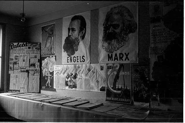 Výstava Palcátu 1846 (popsáno na filmu) (in Czech), keywords: Marx, Engels, Palcát, poster  Marx, Engels, Palcát, poster