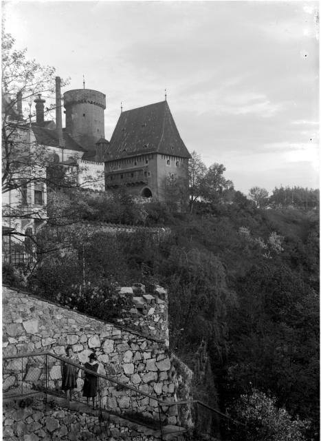 Kotnov s kamennou zídkou (in Czech), keywords: Kotnov, castle, Tábor  Kotnov, castle, Tábor