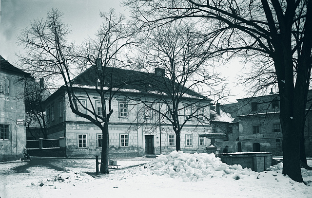 Náměstí Mikoláše z Husi v zimě (in Czech), keywords: Tábor, winter, square, Mikoláše z Husi
