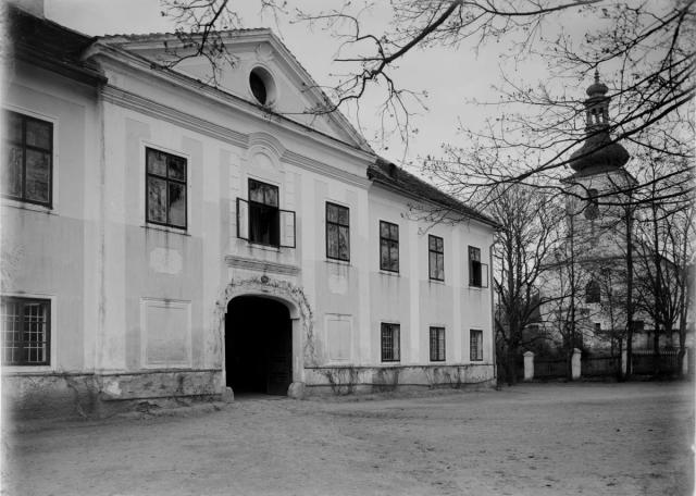 Budislav,zámek s kostelem (in Czech), keywords: Budislav, castle, church, village  Budislav, castle, church, village