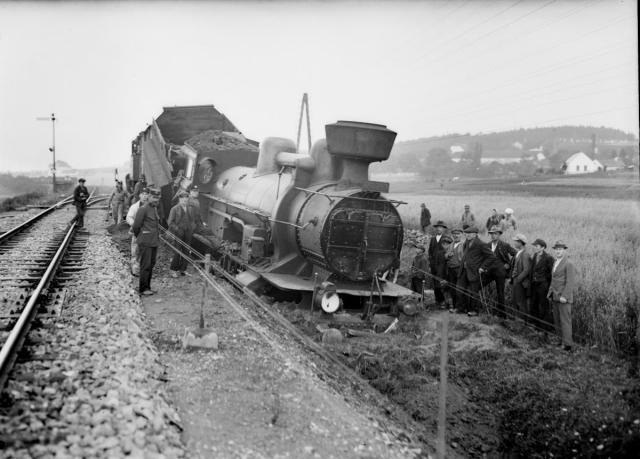 Železniční neštěstí v Chotovinách 1.8.1926 (in Czech), keywords: disaster, train, Chotoviny  disaster, train, Chotoviny