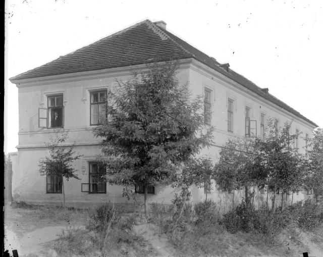 Dům (in Czech), keywords: house (Czech) Klier Tiebl house