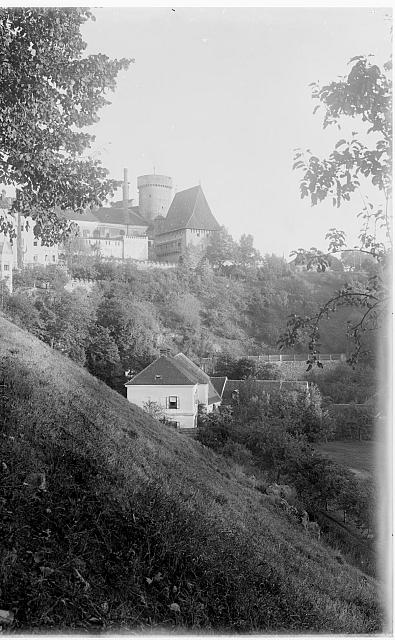 Kotnov ze sadů (in Czech), keywords: Tábor, Kotnov, castle (Czech) č. 191 na papírku Tábor, Kotnov, castle