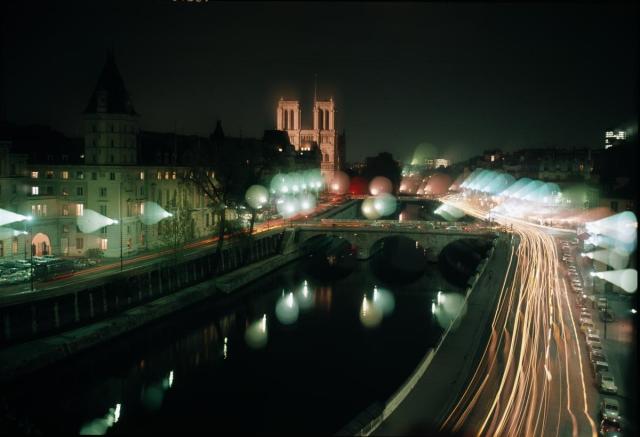 Paris, Evening view of Seikn and Notre-Dame  Paříž