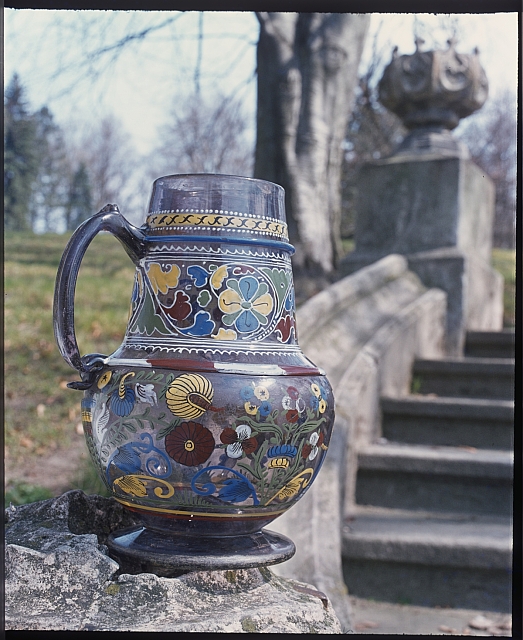 Váza, pravděpodobně se sbírky na Hluboké (in Czech), keywords: Hluboká, váza, park  Hluboká, váza, park