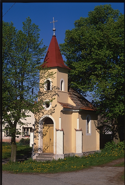kaple ve Slapech u Tábora (in Czech), keywords: church (Czech) Určila Lída Mikulová. Děkujeme church