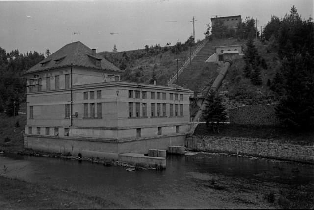 34. - Elektrárna u Sedlické přehrady   přehrada,strojovna,turbina,událost