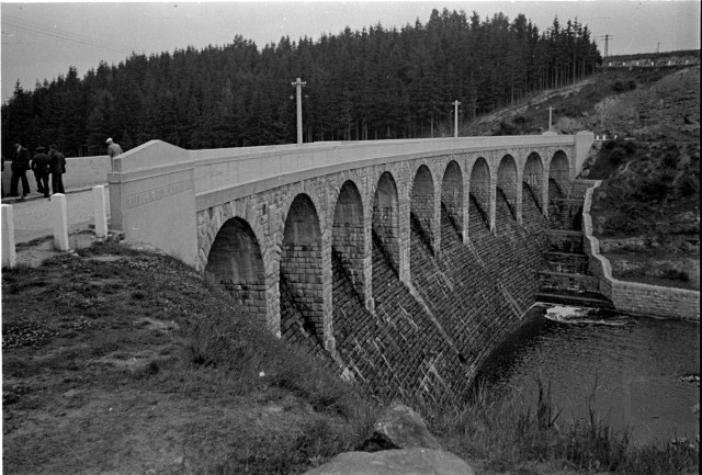18. - Událost u Sedlické přehrady   přehrada,strojovna,turbina,událost