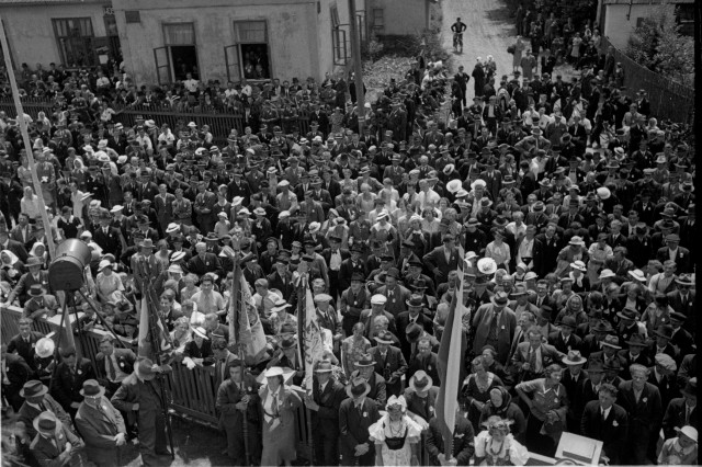 112. - Slavnost na památku Alfonse Šťastného v Padařově za přítomnosti Rudolfa Berana   Padařov,Alfons Šťastný,Beran