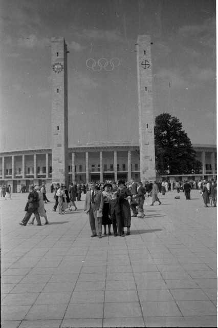 Šechtlovi a Dušek v Berlíně na olympiádě  mlýn obráceně Berlín,olympiáda